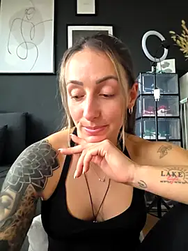 NicoleKaiser online show from 04.02.26