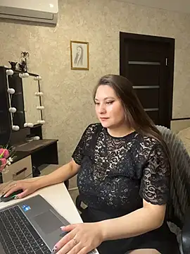 AgathaMyers online show from 04.08.26