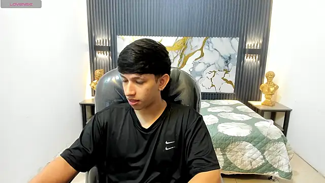 Snapshot of AdrianFranko chatting on 05.16.26 AdrianFranko online show from 05.16.26