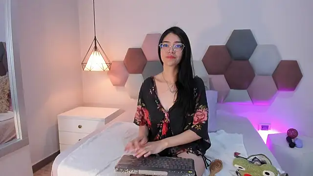 AnnieBlluee online show from 03.23.26