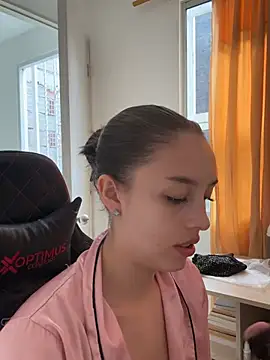 Lauren Storm online show from 07.04.26