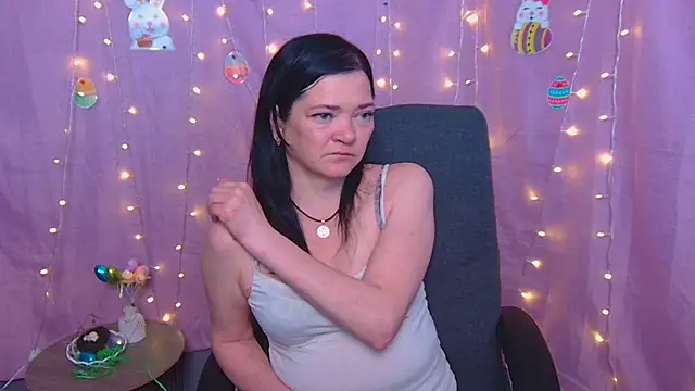 LauraFinn online show from 04.05.26