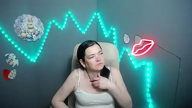 LauraFinn online show from 04.06.26