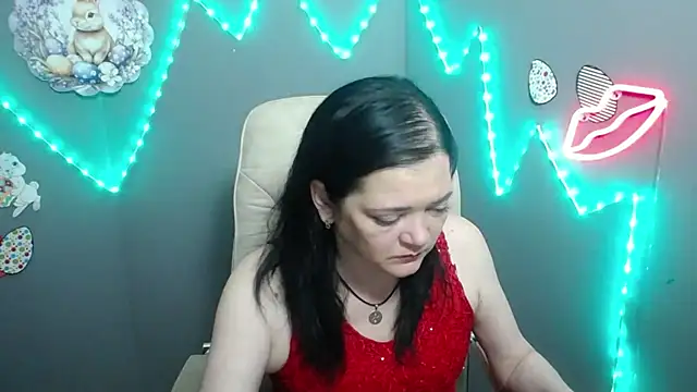 LauraFinn online show from 04.08.26