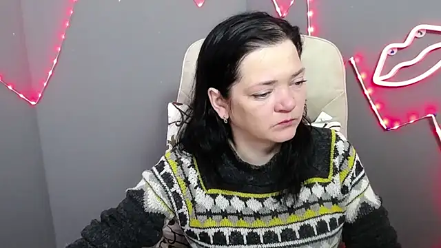 LauraFinn online show from 04.12.26