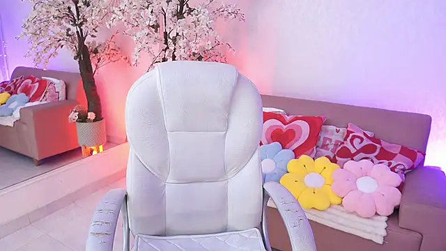 LucyWeisser online show from 03.20.26