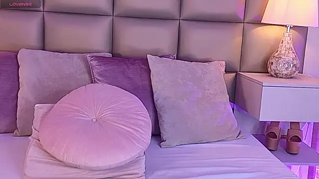 MiaNeill online show from 04.01.26