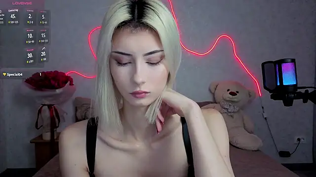 Snapshot of kittysocutie chatting on 06.24.26 kittysocutie online show from 06.24.26