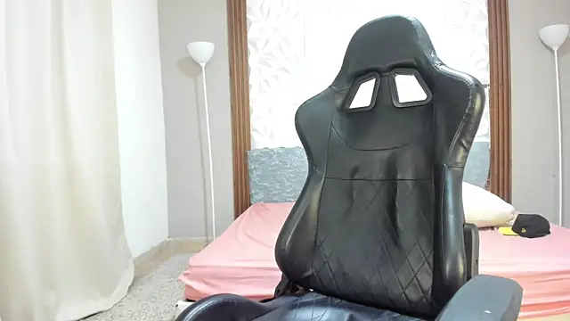 Hot Gaara  online show from 04.10.26