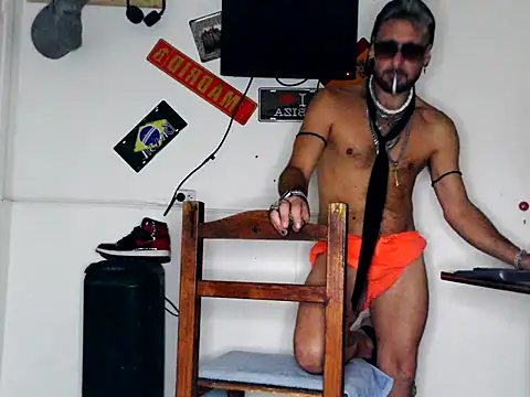 freddymdq100 online show from 04.12.26