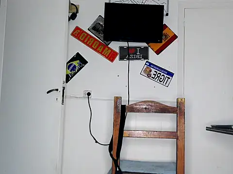 freddymdq100 online show from 04.21.26