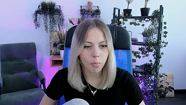 Snapshot of BlossomVibe chatting on 03.20.26 BlossomVibe online show from 03.20.26