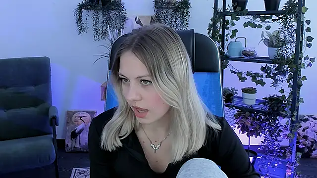 Snapshot of BlossomVibe chatting on 03.30.26 BlossomVibe online show from 03.30.26