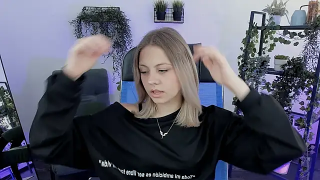 Snapshot of BlossomVibe chatting on 04.08.26 BlossomVibe online show from 04.08.26