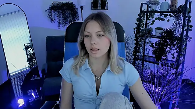 Snapshot of BlossomVibe chatting on 04.16.26 BlossomVibe online show from 04.16.26