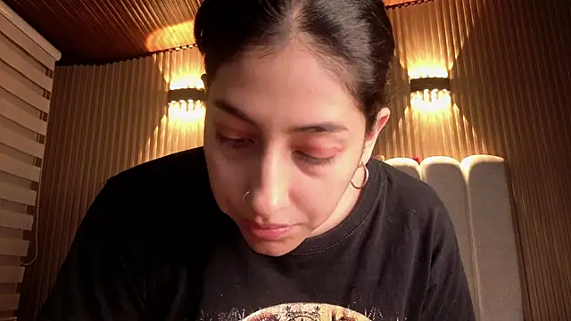 Snapshot of Melannyy_V chatting on 04.06.26 Melannyy V online show from 04.06.26