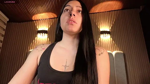 Snapshot of Melannyy_V chatting on 04.14.26 Melannyy V online show from 04.14.26