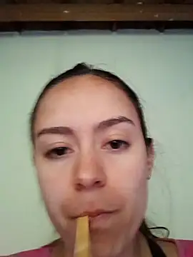 Isabelmotta  online show from 04.17.26