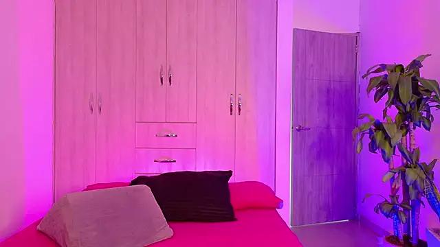 isabellahofmann online show from 04.14.26