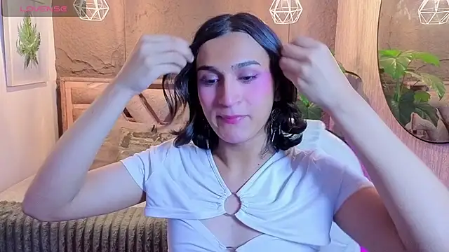 Snapshot of Zoee_Kiss_ chatting on 07.17.26 Zoee Kiss online show from 07.17.26