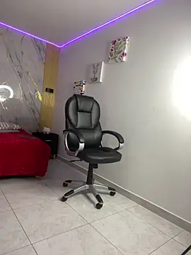 Snapshot of Valkiria77_Eup chatting on 04.13.26 Valkiria77 Eup online show from 04.13.26