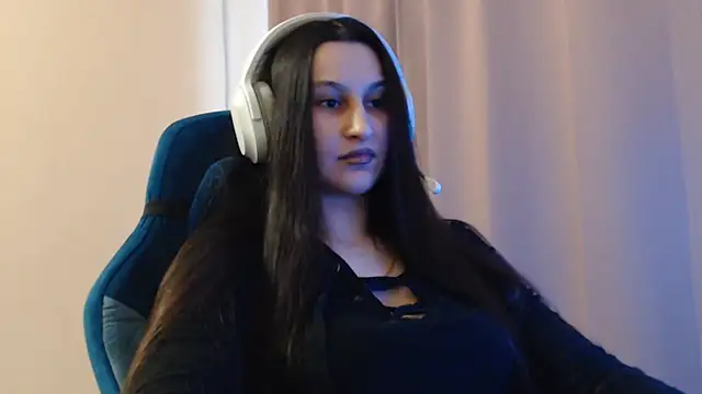 Snapshot of RiffedEye chatting on 03.24.26 RiffedEye online show from 03.24.26