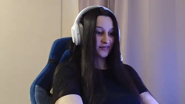 Snapshot of RiffedEye chatting on 04.07.26 RiffedEye online show from 04.07.26