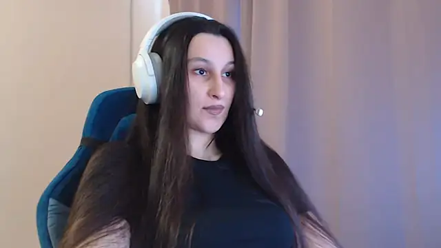 Snapshot of RiffedEye chatting on 04.08.26 RiffedEye online show from 04.08.26