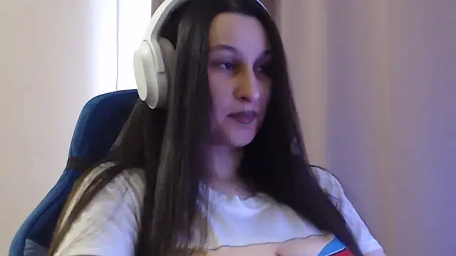 Snapshot of RiffedEye chatting on 04.13.26 RiffedEye online show from 04.13.26