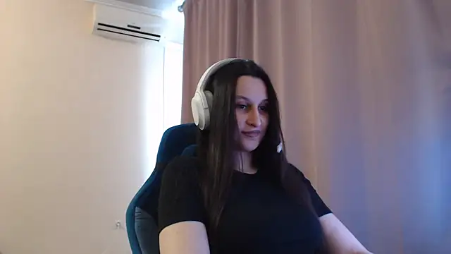 Snapshot of RiffedEye chatting on 04.14.26 RiffedEye online show from 04.14.26