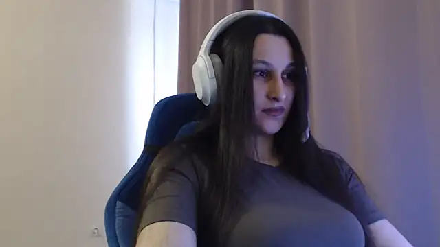 Snapshot of RiffedEye chatting on 04.16.26 RiffedEye online show from 04.16.26