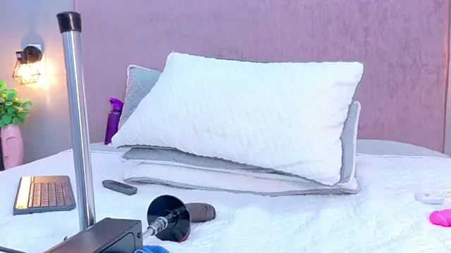 Ariana Mold online show from 04.02.26