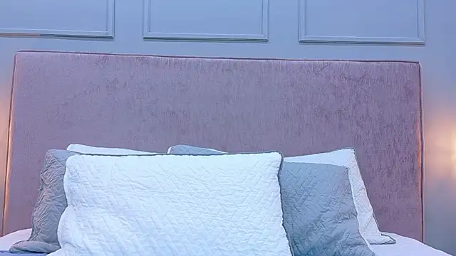 Ariana Mold online show from 04.09.26