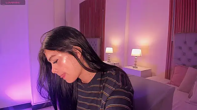 Snapshot of LiaSalvatore chatting on 04.04.26 LiaSalvatore online show from 04.04.26