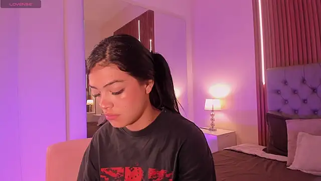 Snapshot of LiaSalvatore chatting on 04.14.26 LiaSalvatore online show from 04.14.26