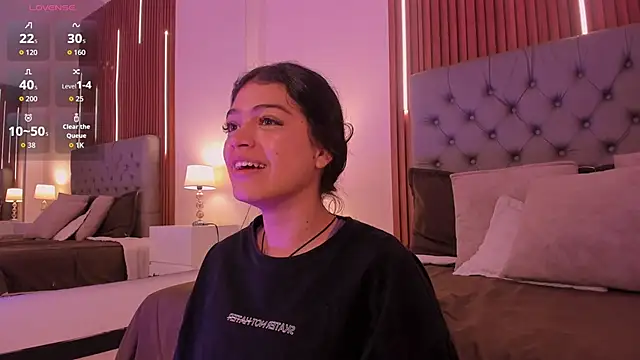 Snapshot of LiaSalvatore chatting on 04.15.26 LiaSalvatore online show from 04.15.26