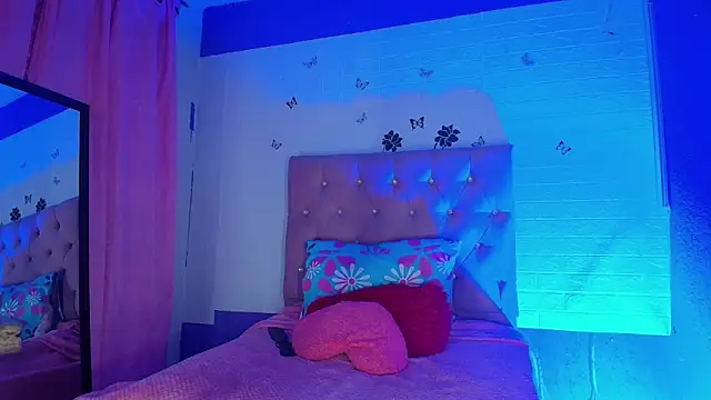 Saraa Velvett online show from 04.11.26