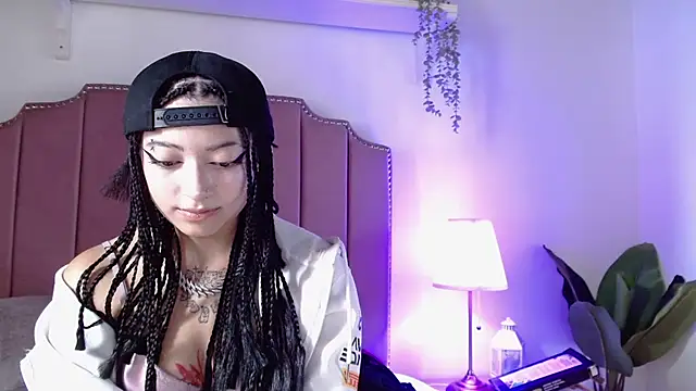 shiny foxeyes online show from 04.02.26