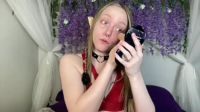 Snapshot of ElfGirlAna chatting on 05.18.26 ElfGirlAna online show from 05.18.26