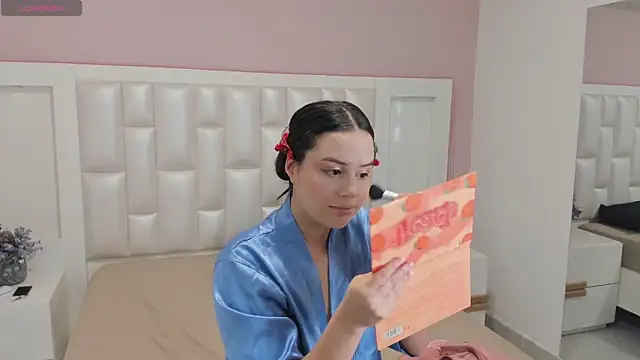 Snapshot of KylieLumi chatting on 03.25.26 KylieLumi online show from 03.25.26