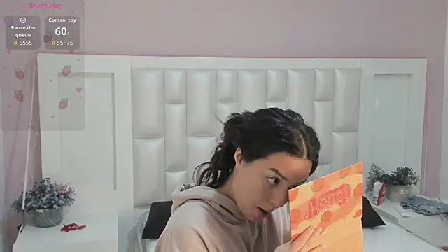 Snapshot of KylieLumi chatting on 03.28.26 KylieLumi online show from 03.28.26