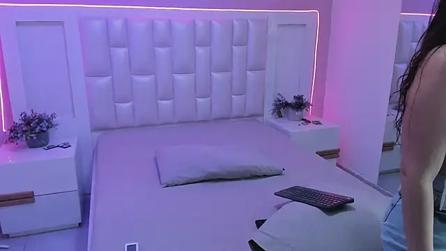 Snapshot of KylieLumi chatting on 04.01.26 KylieLumi online show from 04.01.26