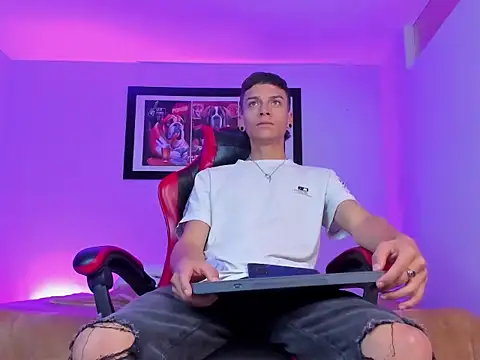 Noahh Saky online show from 04.24.26