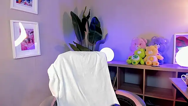  EmilyRouge  online show from 03.23.26