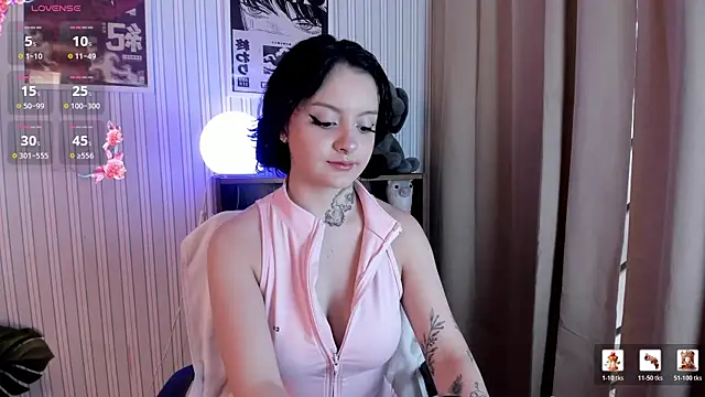  EmilyRouge  online show from 04.14.26