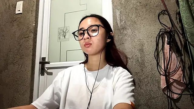 LenoraLacassagne online show from 04.07.26