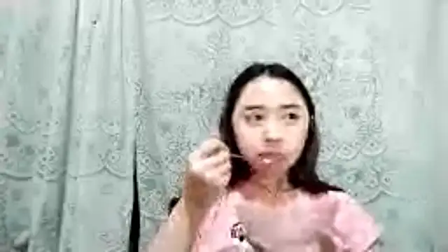 LenoraLacassagne online show from 04.08.26