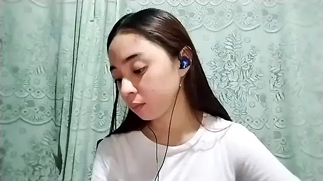 LenoraLacassagne online show from 04.09.26