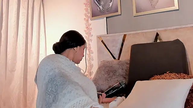 Mrs Daniels online show from 04.07.26