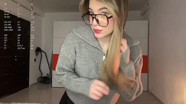 1Kellynaive online show from 03.24.26